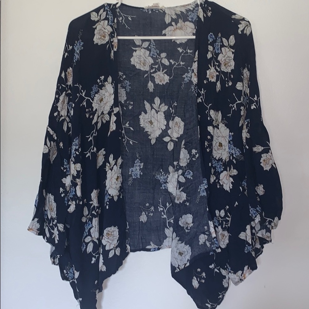 Maurices flutter sleeve Kimono